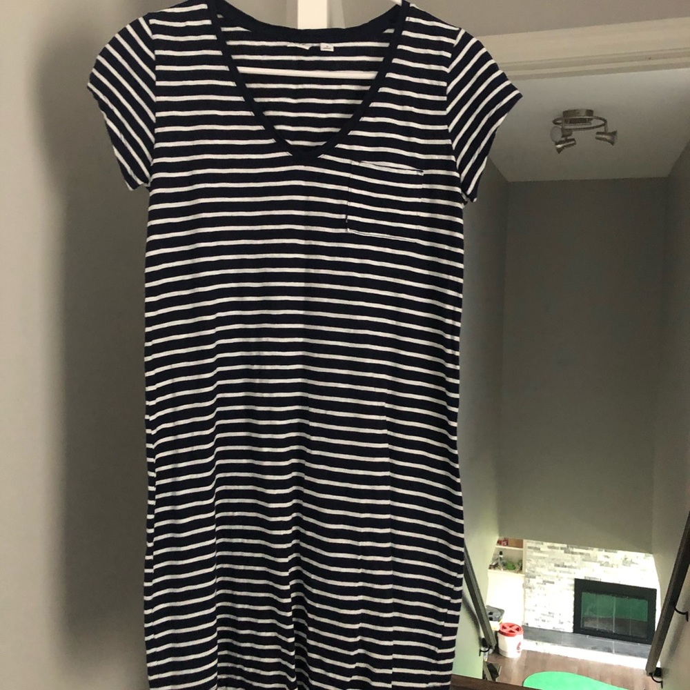 Gap navy and white t-shirt dress